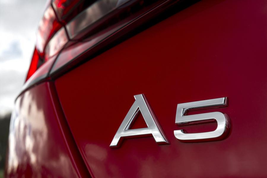 Логотип Audi A5 Cabriolet 2.0 TDI S-Line 2017 года  (UK) (фото 13 из 40)
